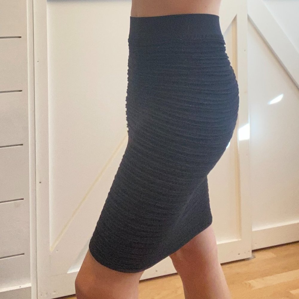 Stretchy black mini skirt - small